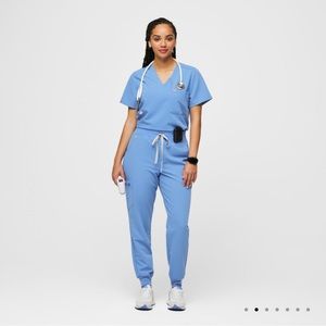 FIGS Zamora Jogger Pant and One Pocket Top Set Ciel Blue